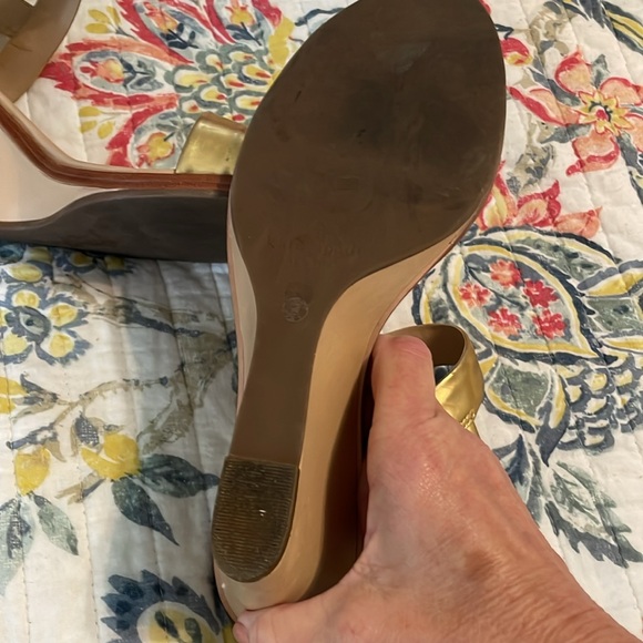 Kate Spade Gold & nude leather sandals wedge heel 9 M gorgeous - Picture 3 of 5